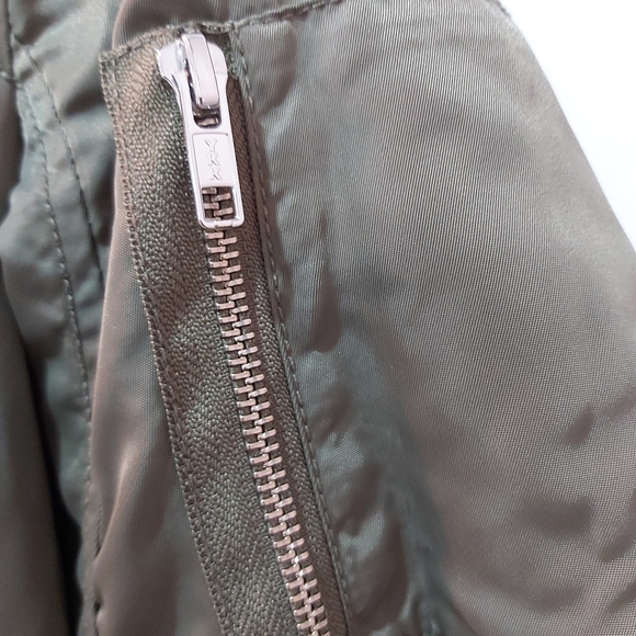 Aritzia Talula Whitby Bomber Jacket Olive Green Flight Military - Size Small - Picture 4 of 13